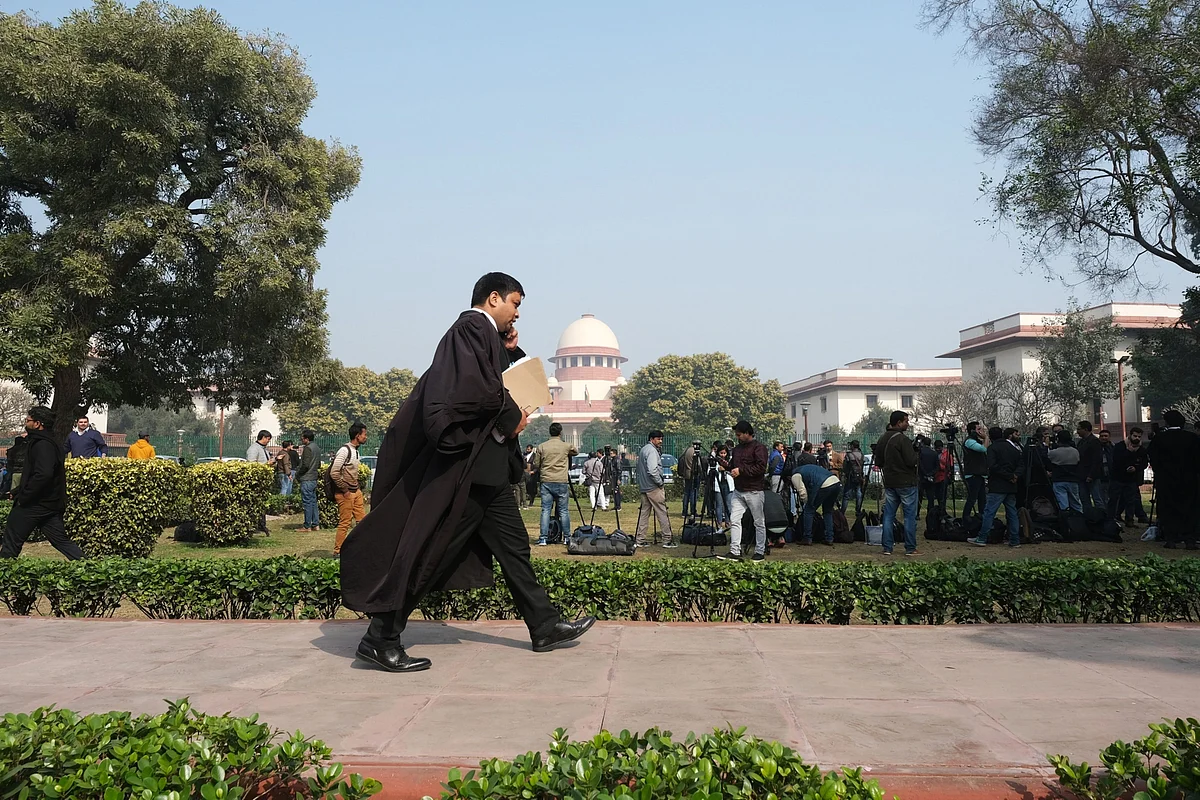 AGR Case: Supreme Court Asks Telecom Operators Why They Shouldn’t Be Held In Contempt For Not Paying Dues