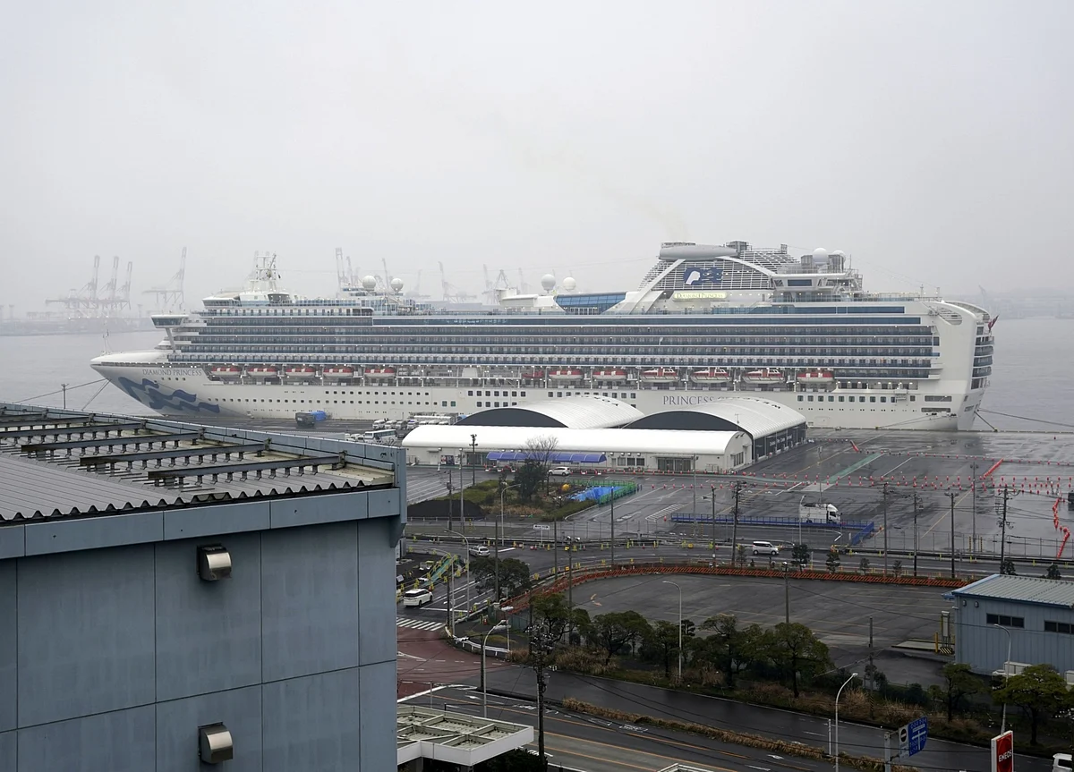 Fear of Virus Spreading Grows as Passengers Start Leaving Ships