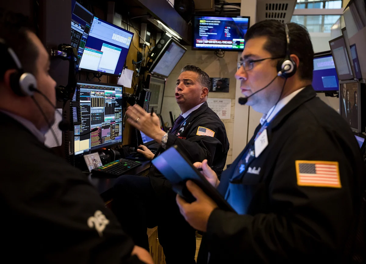 Stocks Close at New High With Virus Concern Easing: Markets Wrap