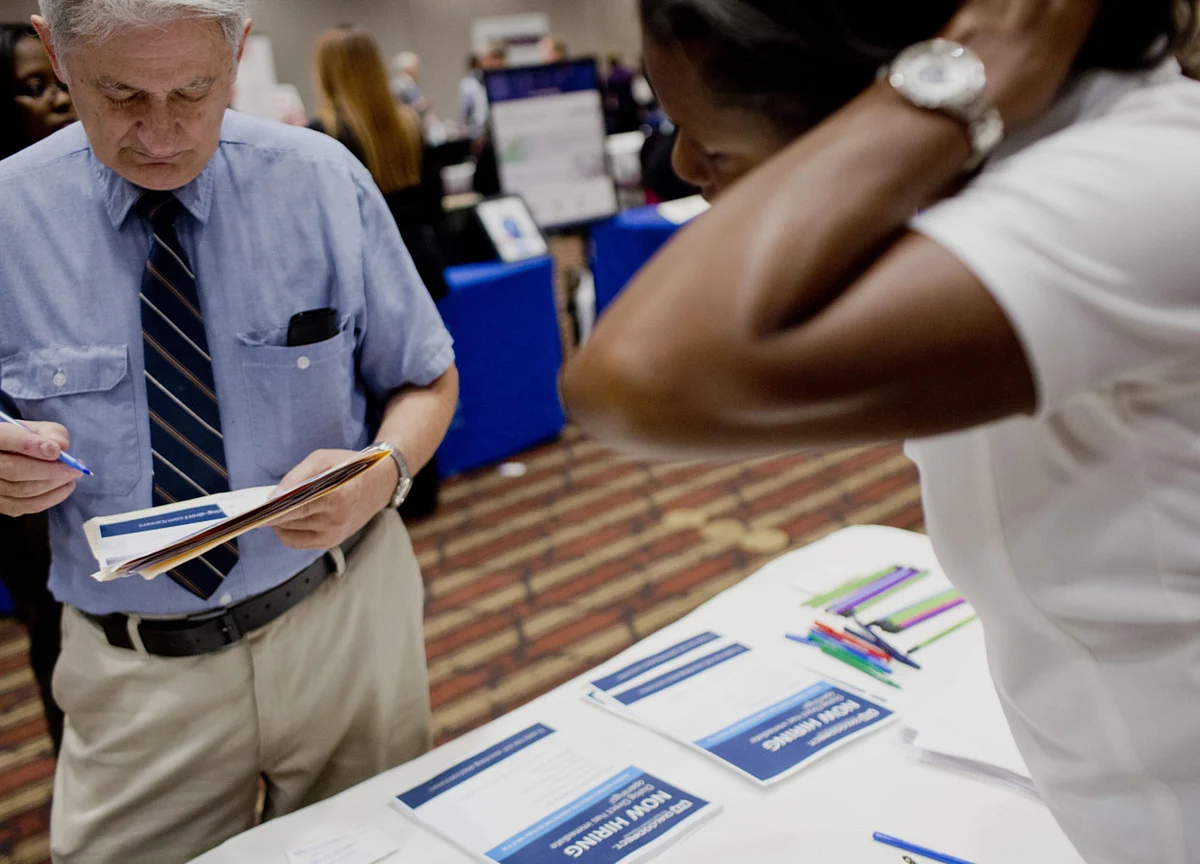 U.S. Claims for Jobless Benefits Fall to Lowest Since April