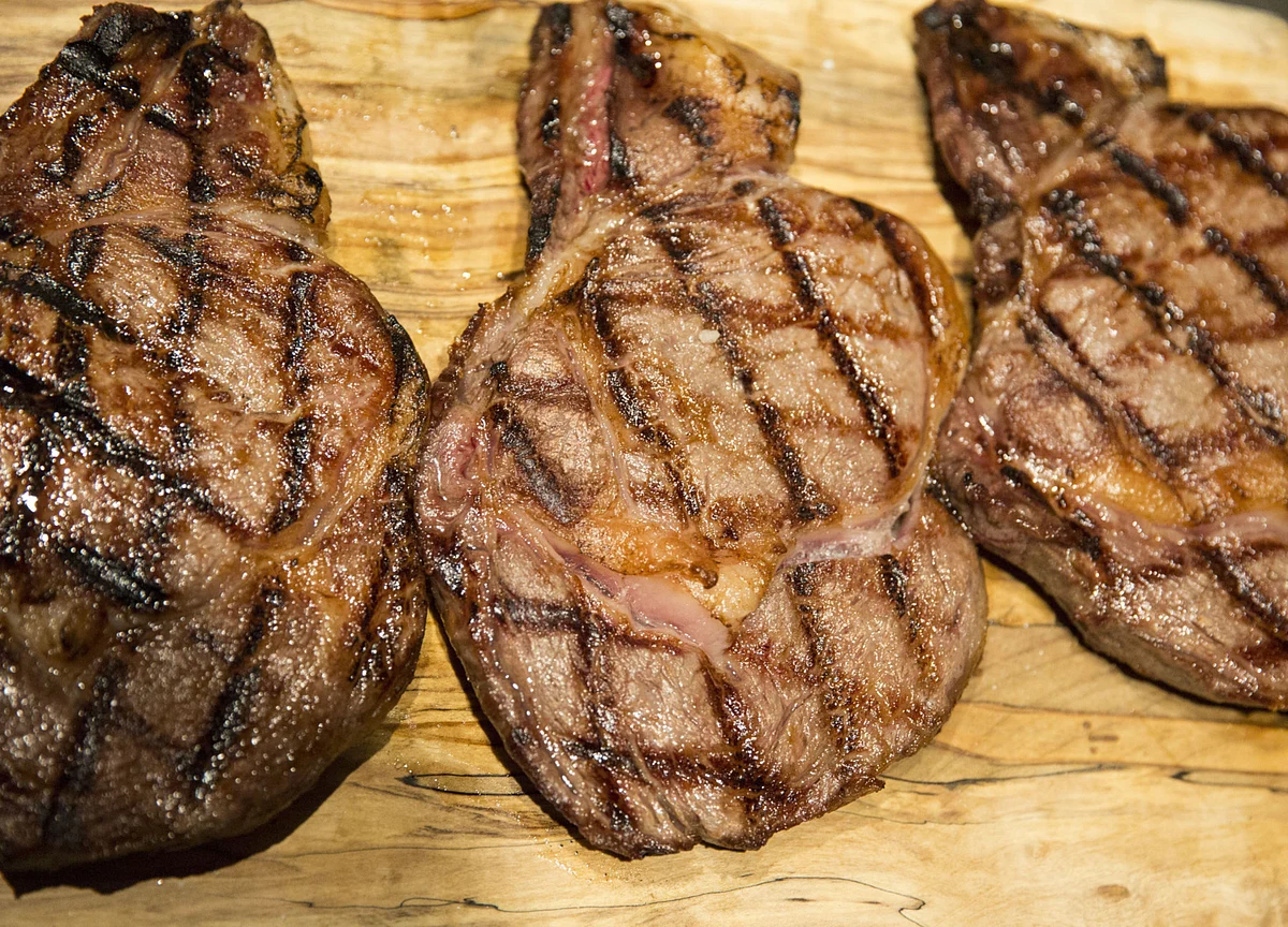 World’s Biggest Carnivores Are Turning Their Backs on Beef