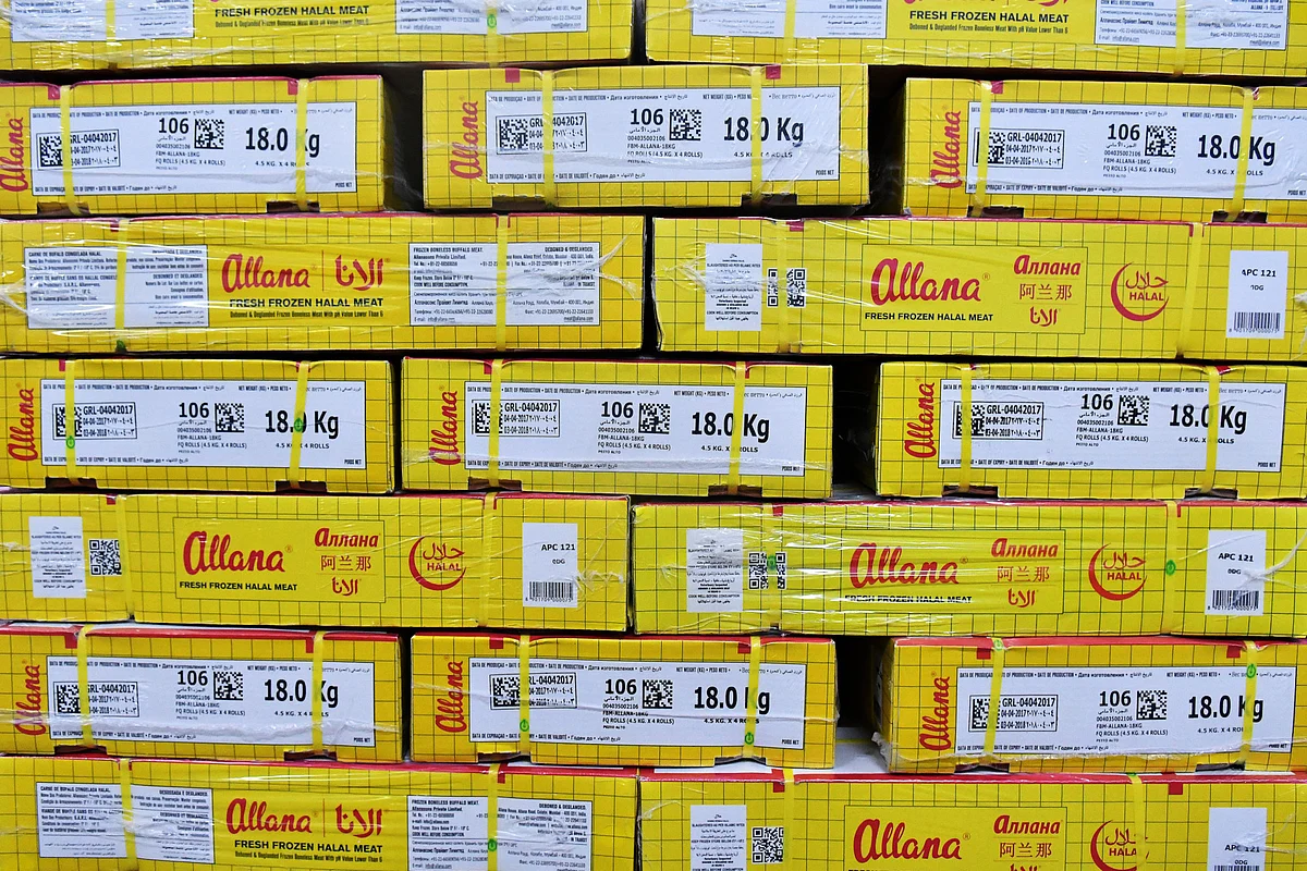 Thousands of Frozen Meat Containers Pile Up at Chinese Ports