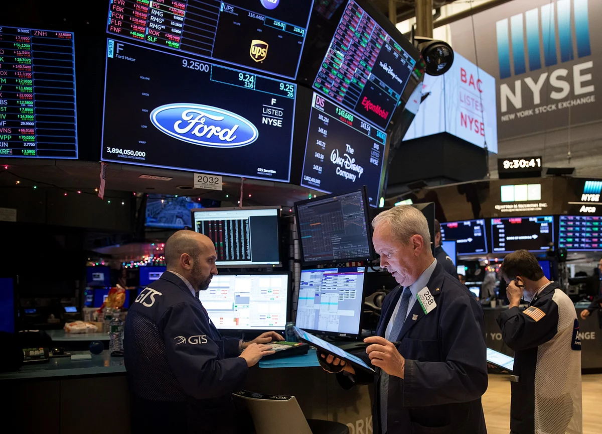 Stocks Climb to Records With Virus Impact Unknown: Markets Wrap