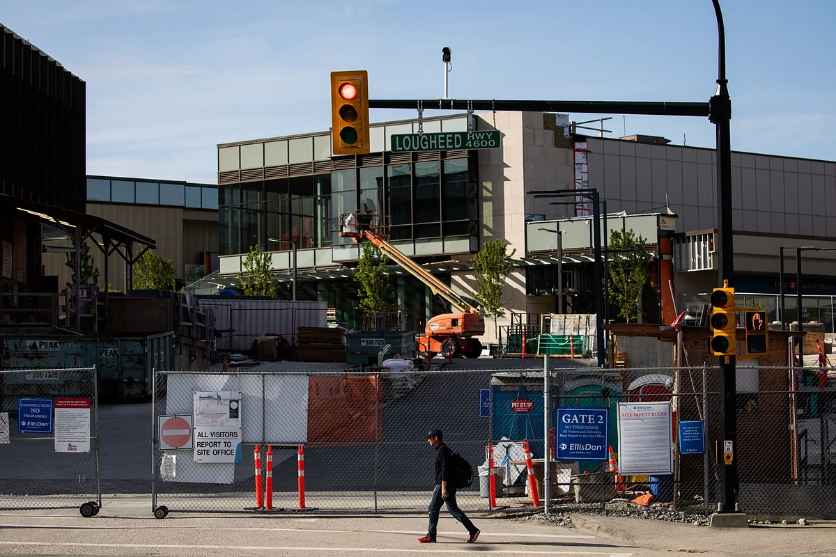 Canada Relaxes Mortgage Qualification Rules as Rates Fall
