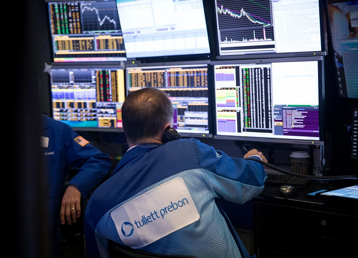 Stocks in China Slide; U.S. Equity Futures Advance: Markets Wrap