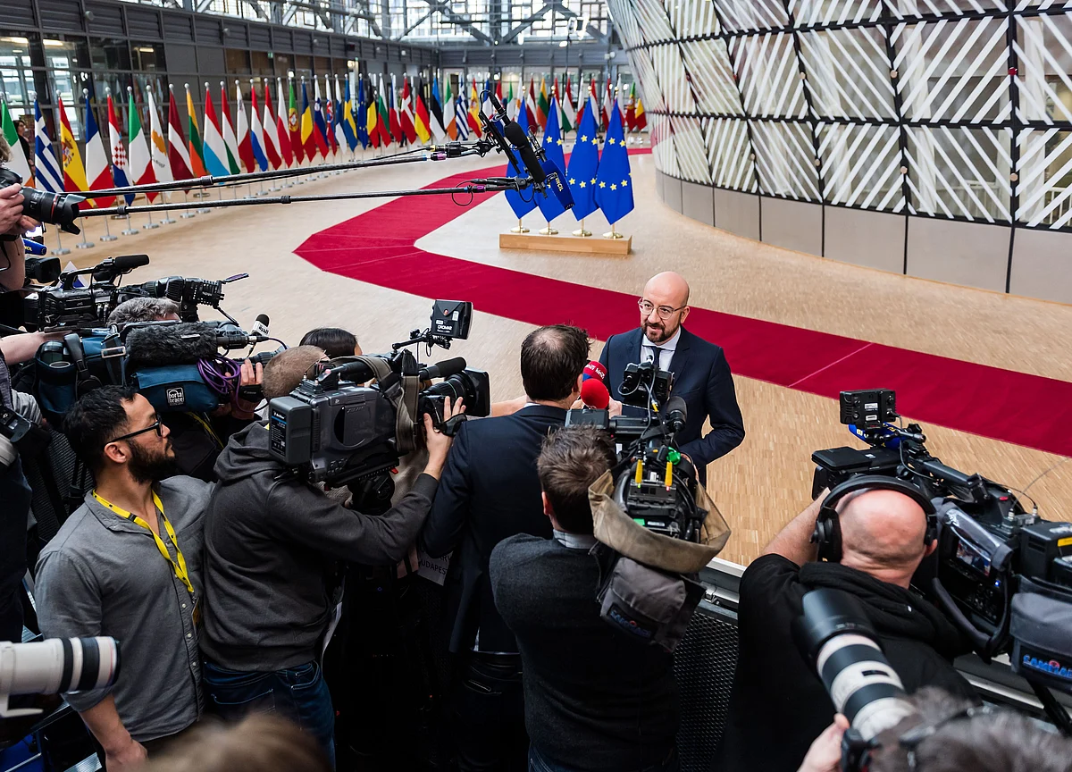 France Warns of U.K. Blackmail as EU Prepares Negotiating Stance