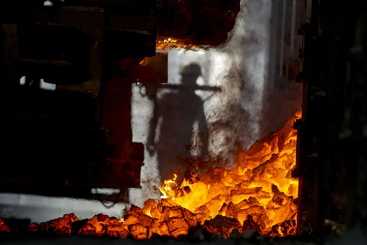 IIP Data: Industrial Production Falls 0.3% In December