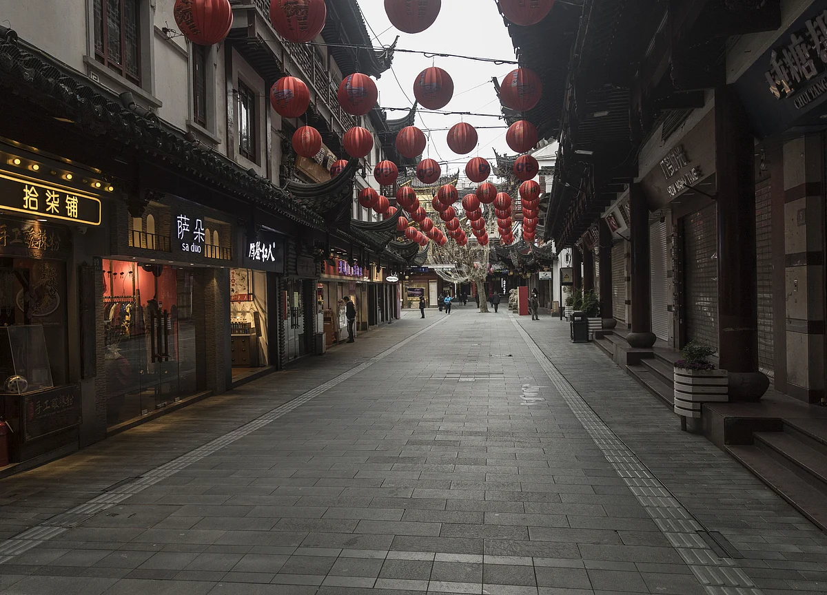China Retail Shutdowns Spread as Virus Concerns Grow