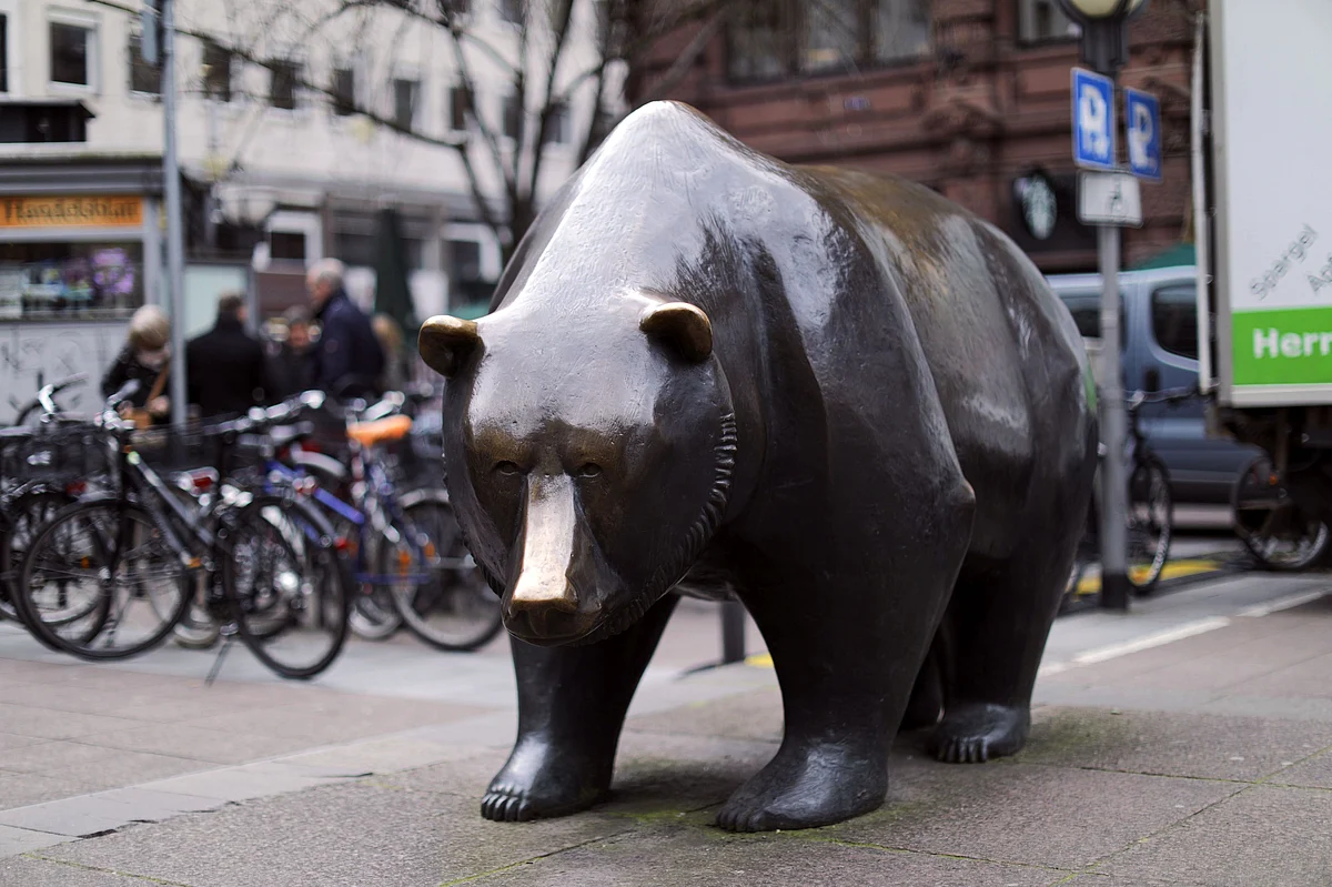 Bridgewater Makes $14 Billion Short Against European Stocks