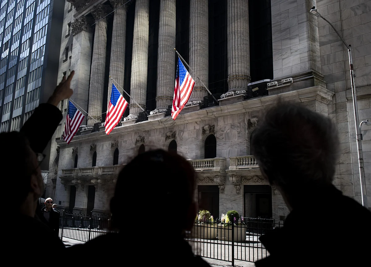 U.S. Stocks Climb With Tech Luring Bargain Hunters: Markets Wrap