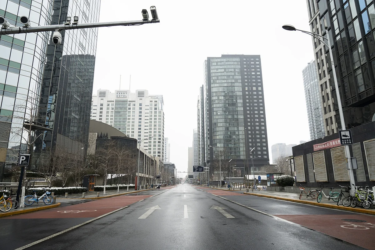 Commercial buildings stand along a deserted road in Beijing, China, on Sunday, Feb. 2, 2020. (Photographer: Giulia Marchi/Bloomberg)