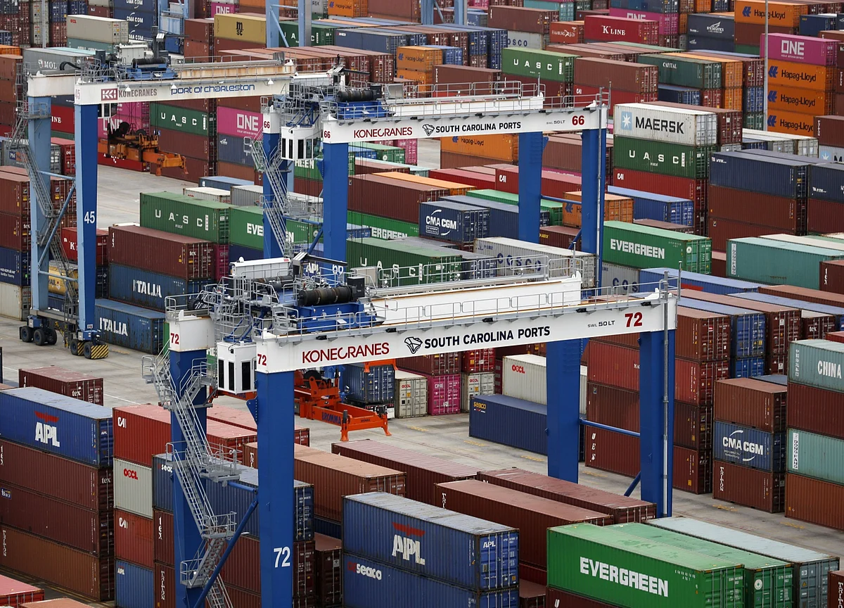 There Aren’t Enough Containers to Keep World Trade Flowing