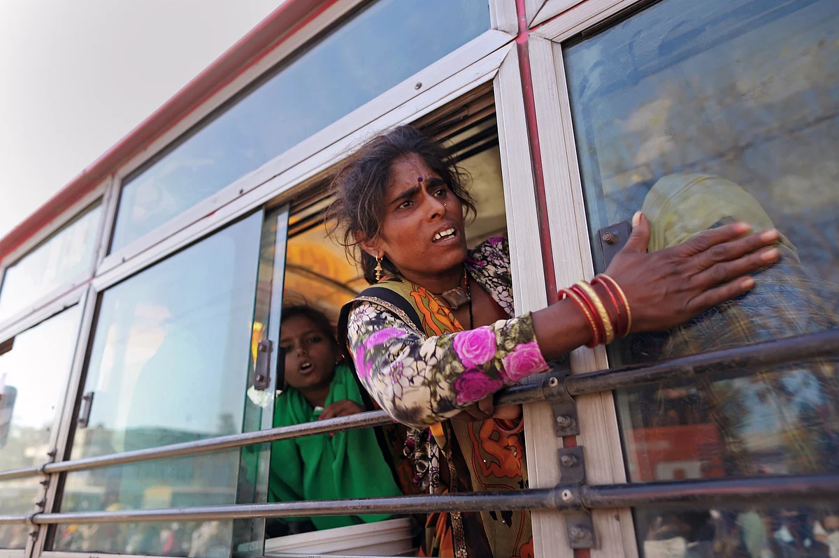‘We Will Starve Here’: India’s Poor Flee Cities in Mass Exodus