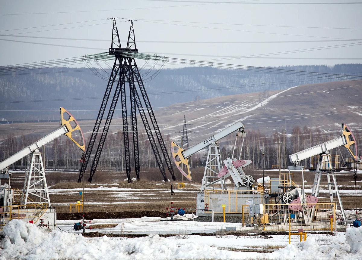 Global Oil Use Heads for Record Annual Drop as Virus Spreads