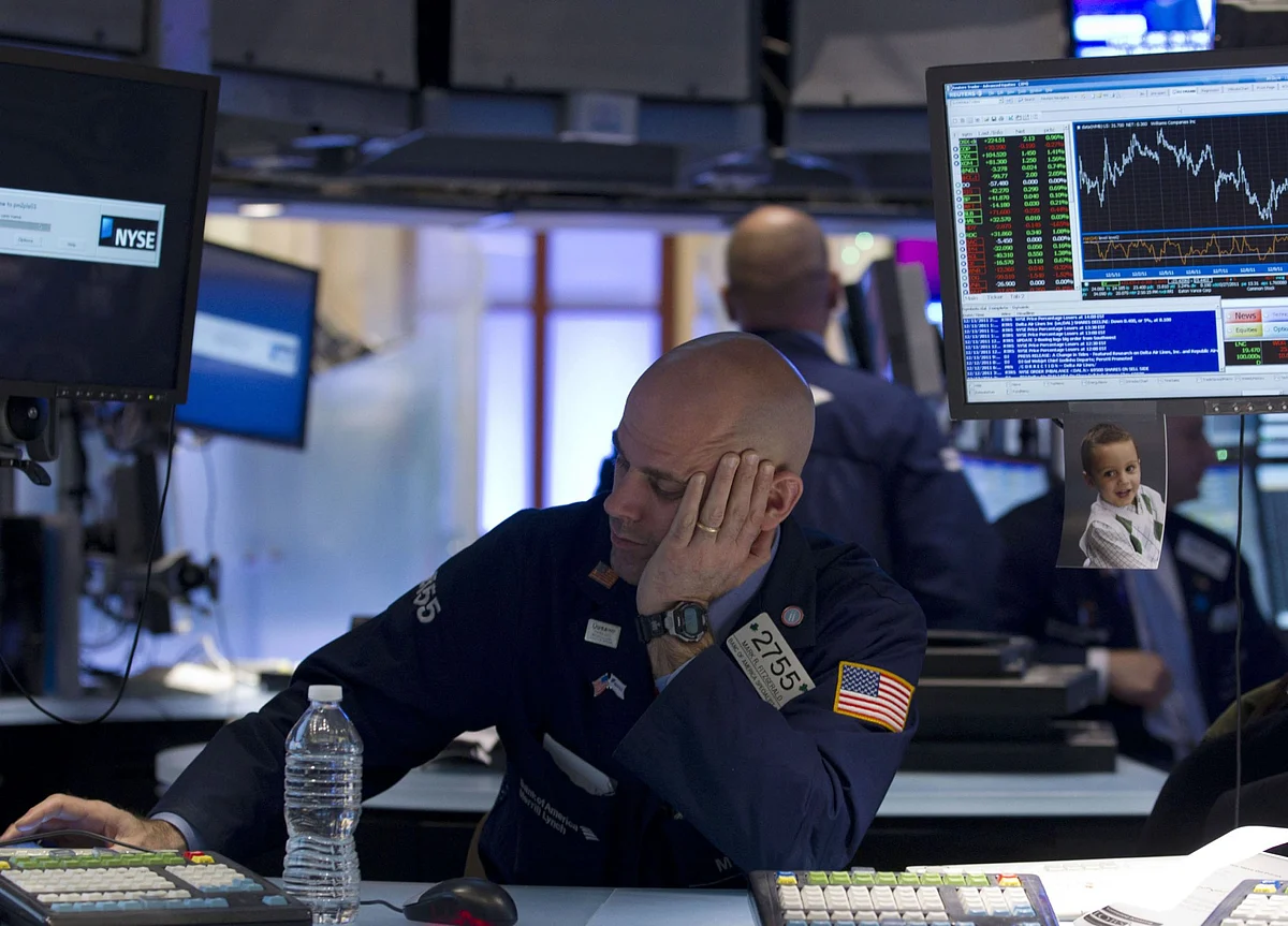 U.S. Stocks Fall With Crude on Economy Worries: Markets Wrap