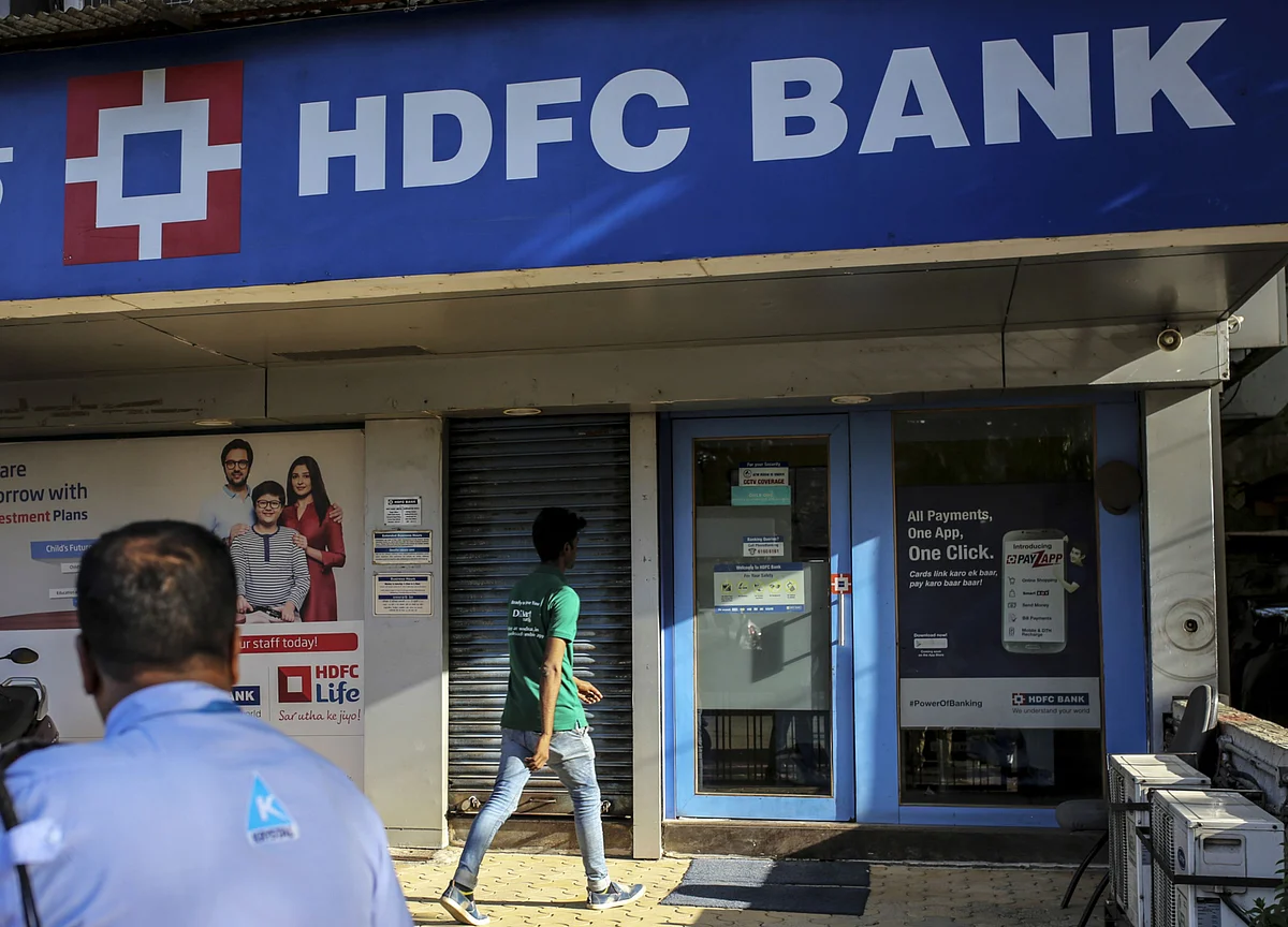 Most-Valuable India Bank Falls as Bernstein Slashes Price Goal