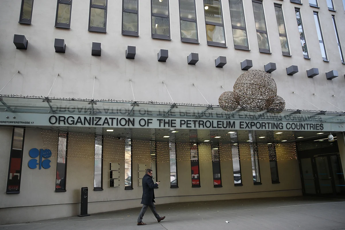 OPEC+ Talks Collapse, Blowing Hole in Russia-Saudi Alliance