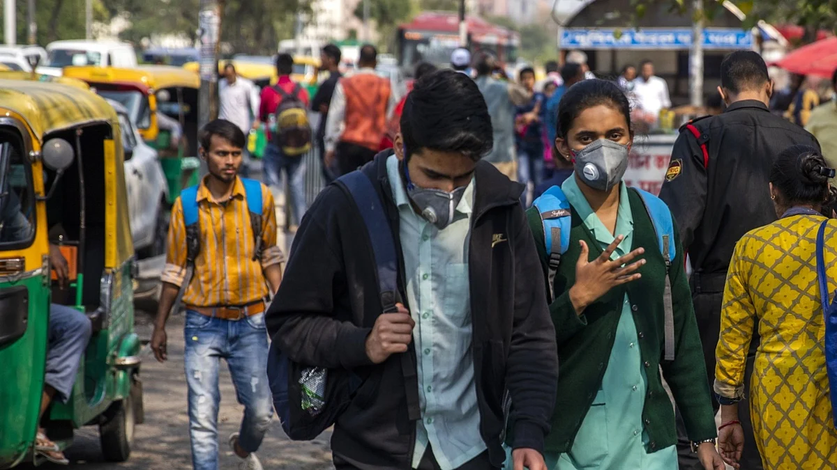 People wear protective masks while walking near Safdarjung Hospital. (Photographer: Prashanth Vishwanathan/Bloomberg)