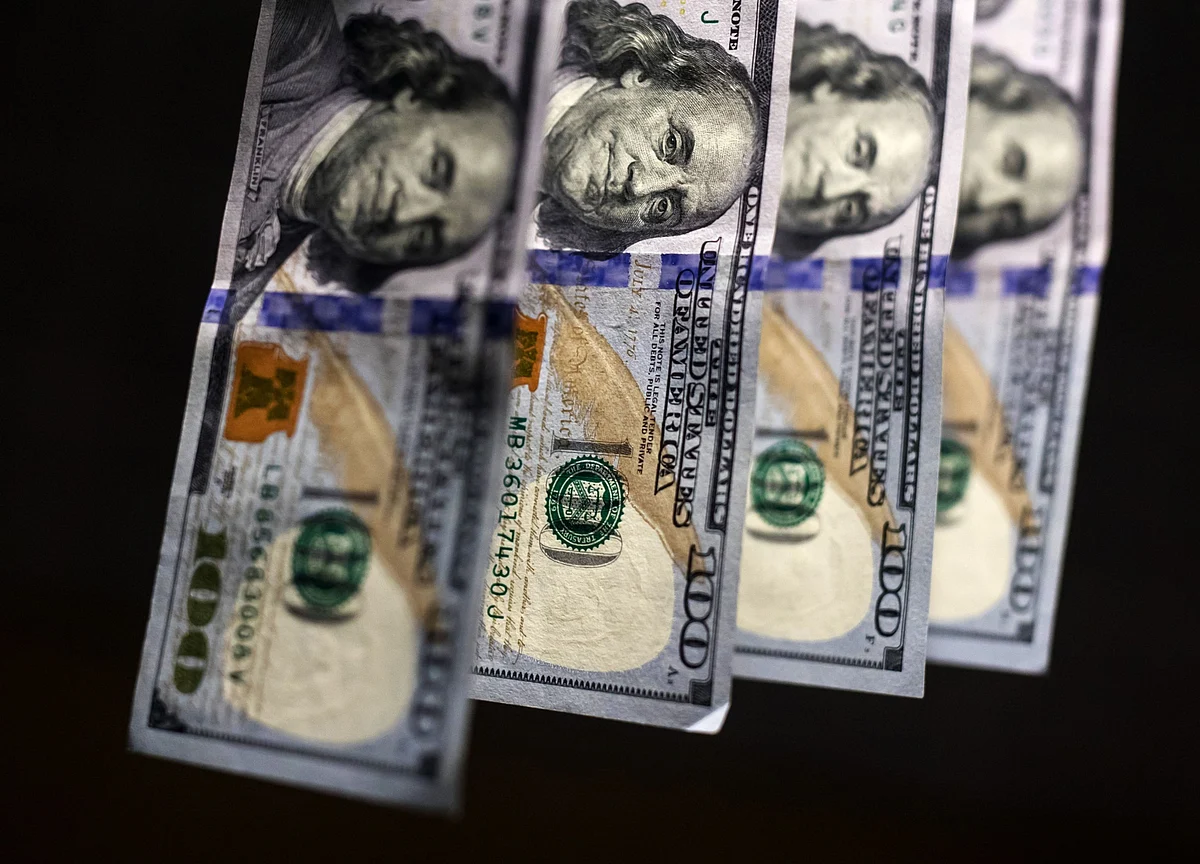 Bank Shares Dip With $2 Trillion of Suspect Flows Under Scrutiny