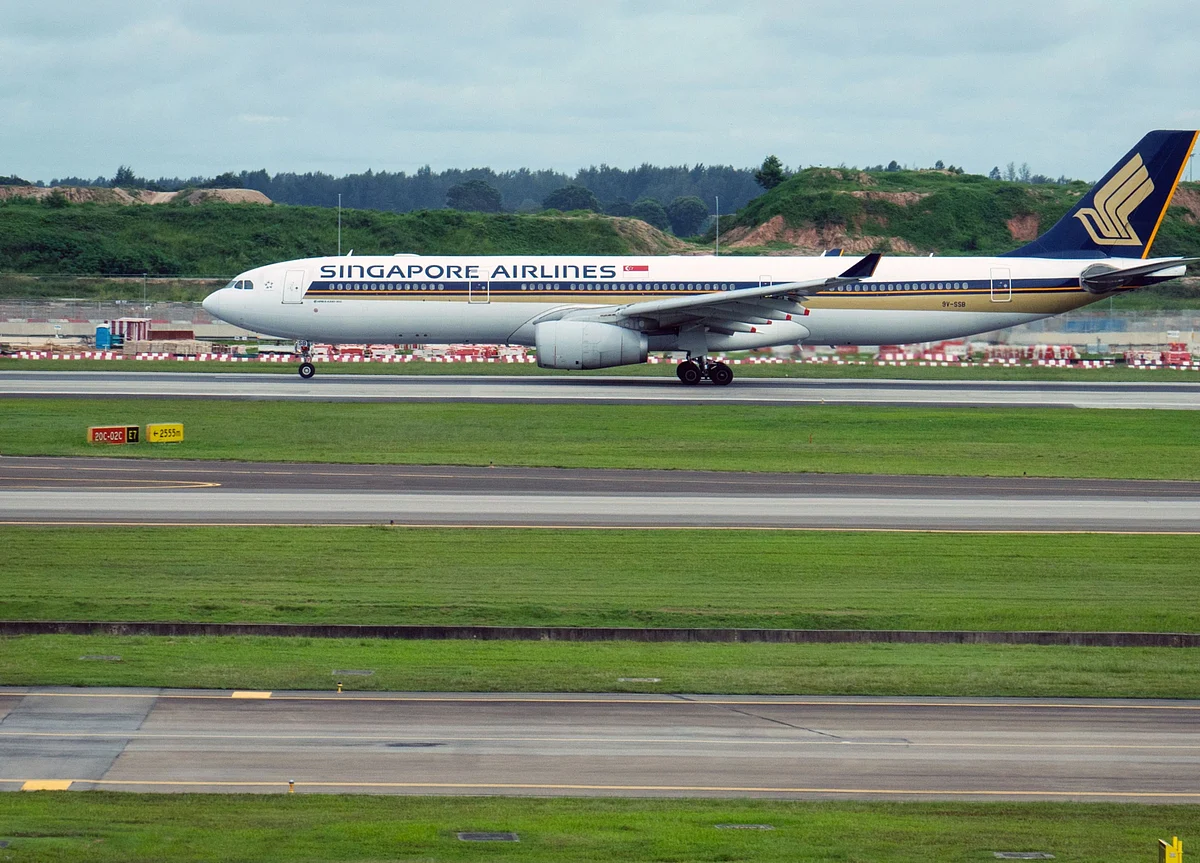 Singapore Airlines Braces for Another Record Loss on Virus