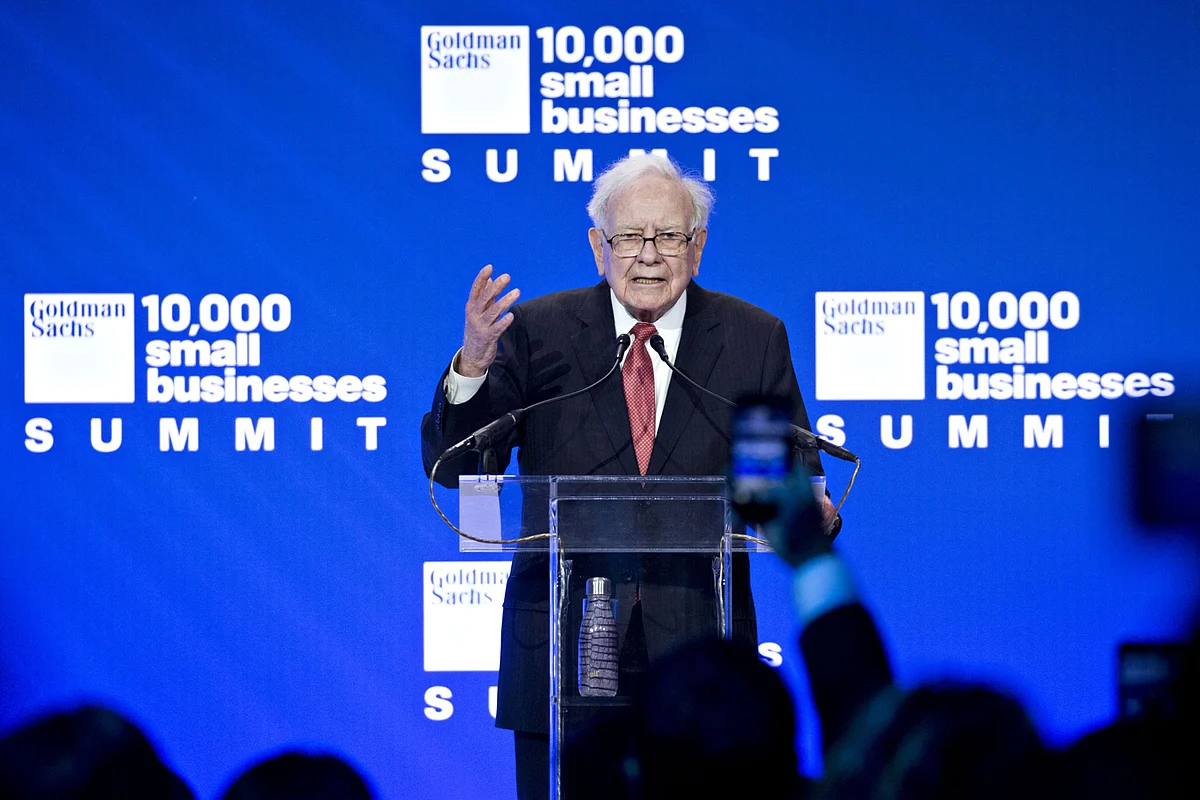 Warren Buffett speaks at a Goldman Sachs event on Feb. 13, 2018. (Photographer: Andrew Harrer/Bloomberg)