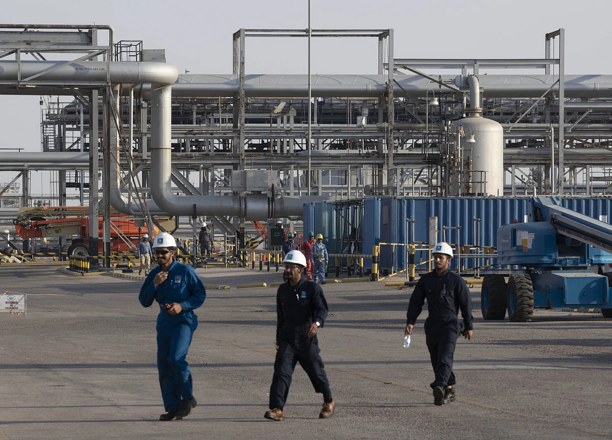 Aramco Delays Oil Pricing Amid Saudi-Russia Row on Oil Cuts