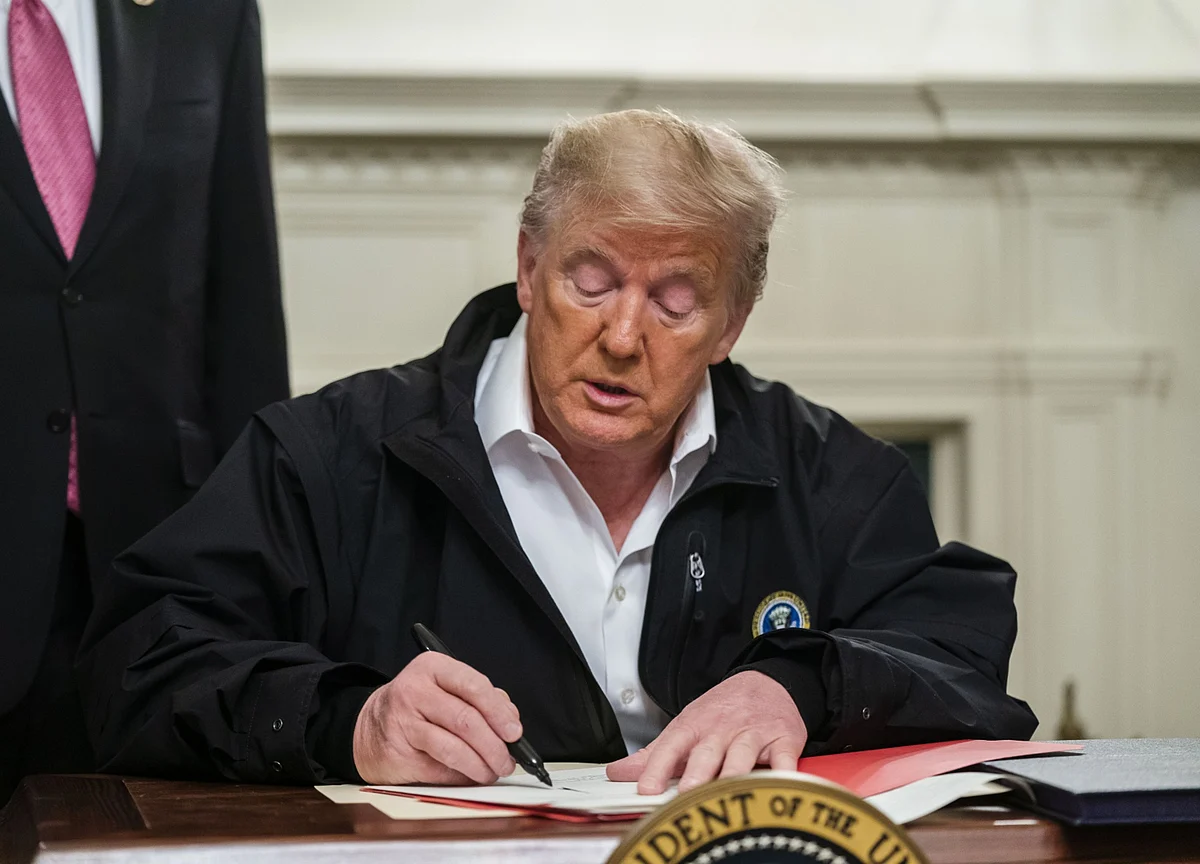 Trump’s Aides Drafting Economic Steps to Fight Virus Fallout