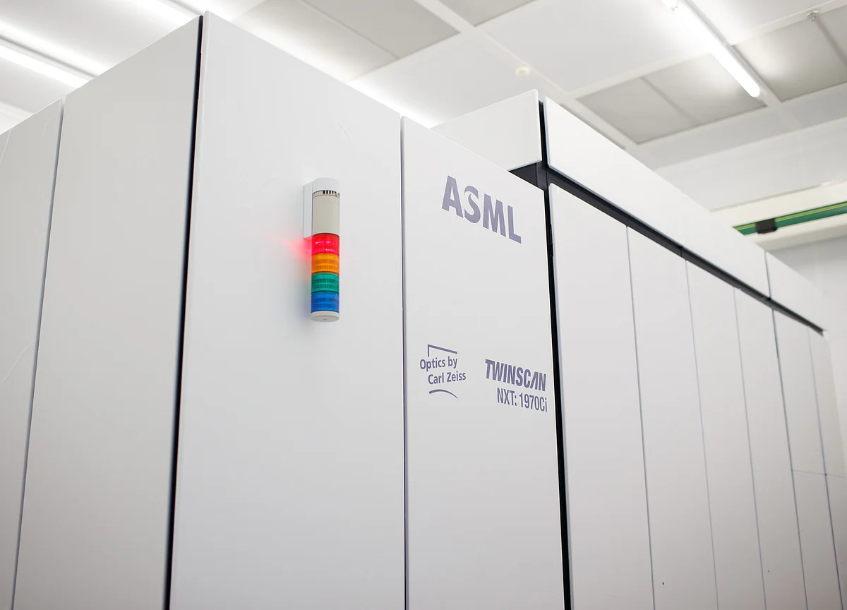 Shielded from Pandemic, Work Continues in World’s Cleanest Room