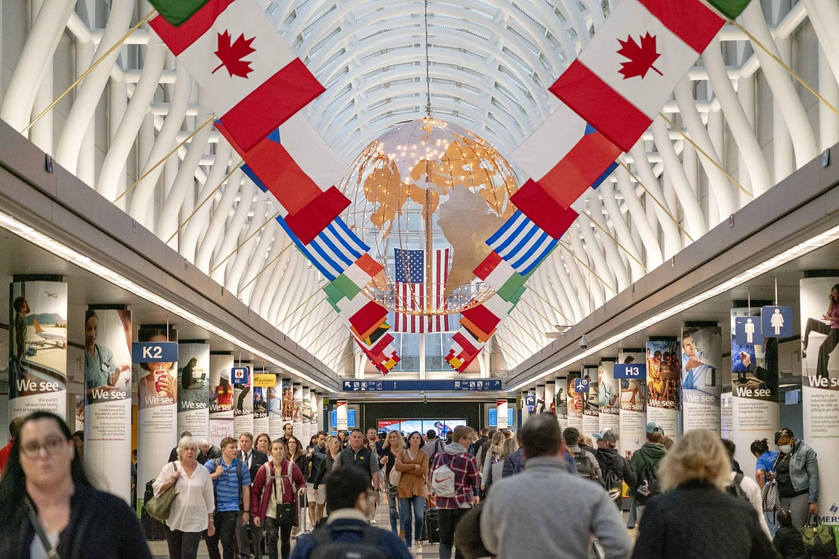 Airports in the U.S. Struggle to Cope With the Crowds
