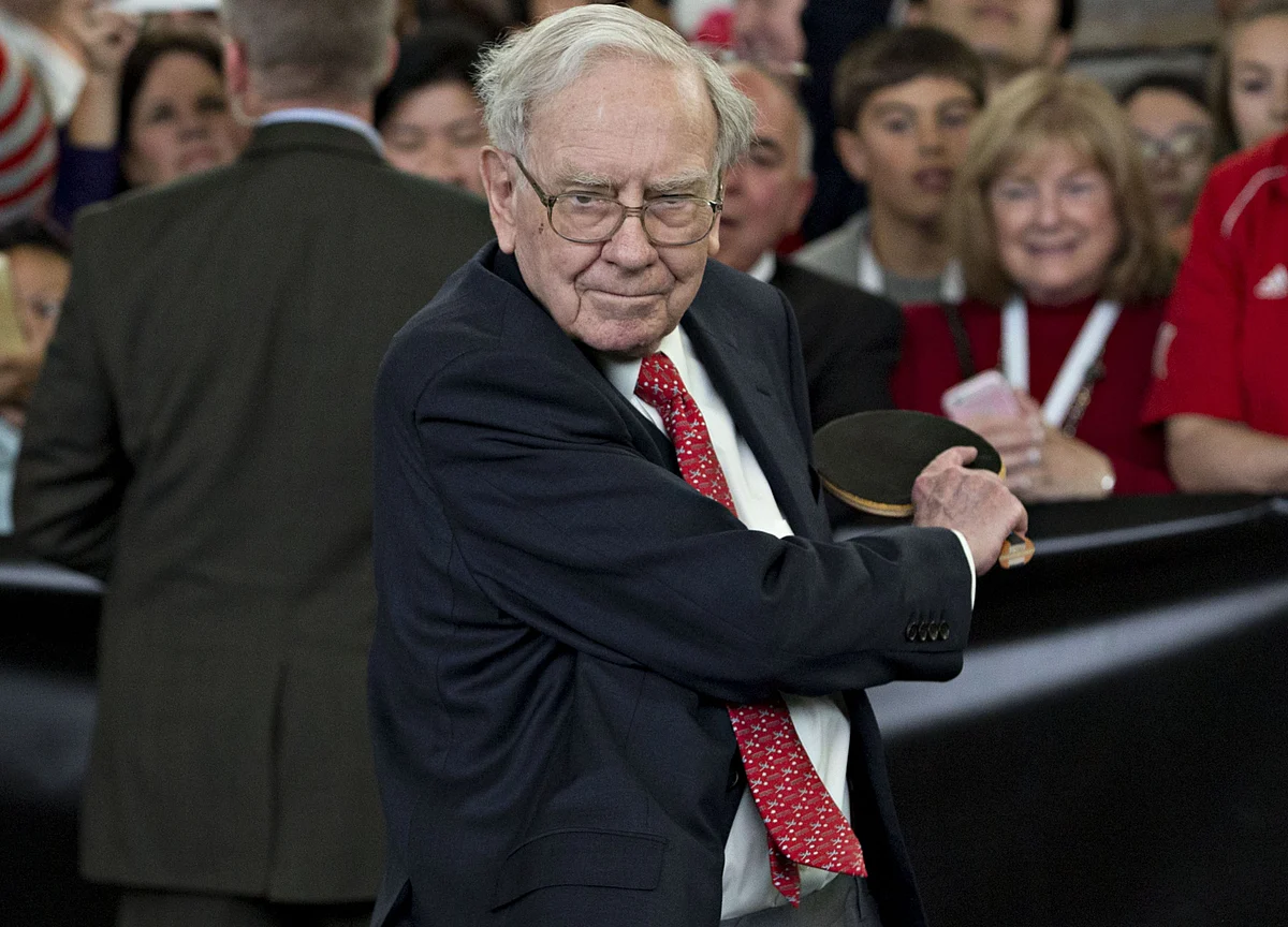 Warren Buffett Becomes Sixth Member of $100 Billion Club