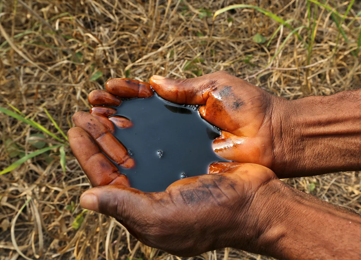 Oil Posts Worst Week in Three With Demand Recovery in Focus