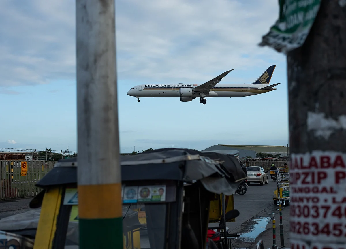 Airlines Carnage Worsens With Emirates, Singapore Air Cuts