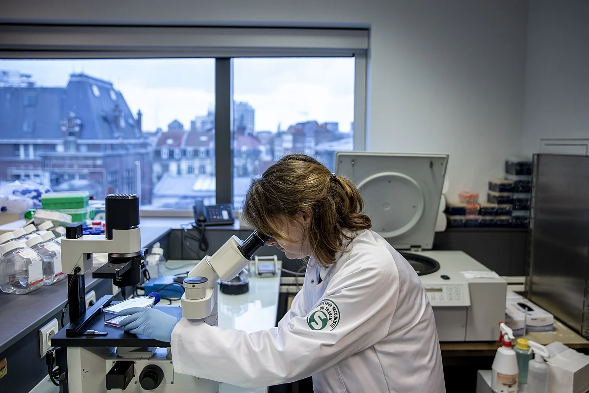 Coronavirus vaccine research work inside the Pasteur Institute laboratories in Lille, France, on March 9, 2020. (Photographer: Adrienne Surprenant/Bloomberg)