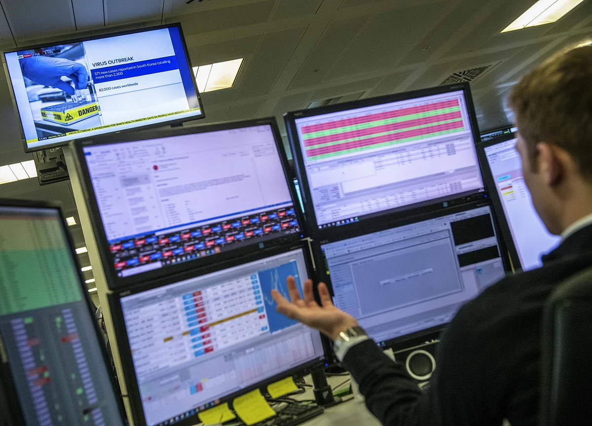 Bad News Is Grinding Down Wall Street’s Few Remaining Bulls