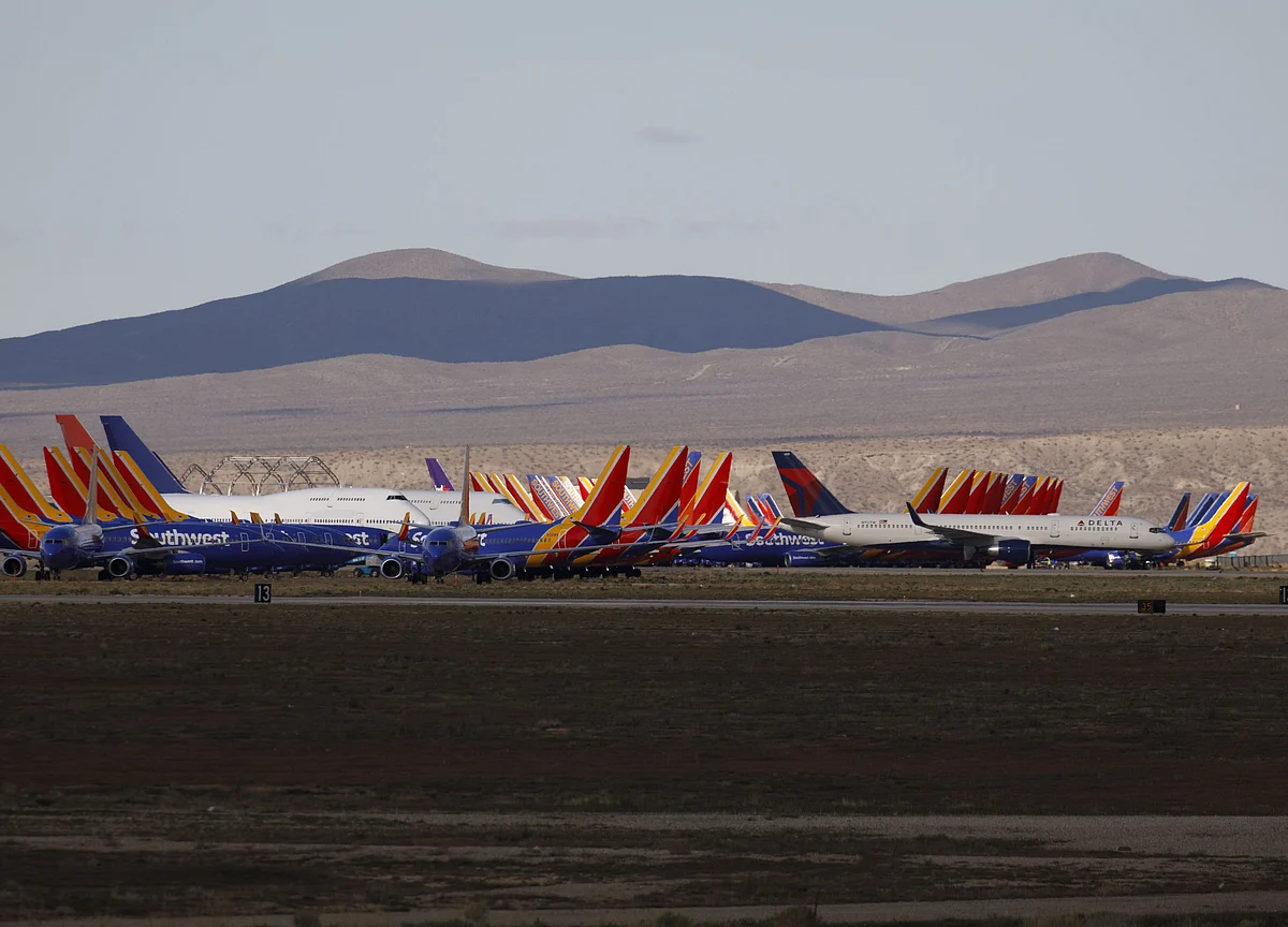 Warren Buffett Is Cutting His Airline Stakes