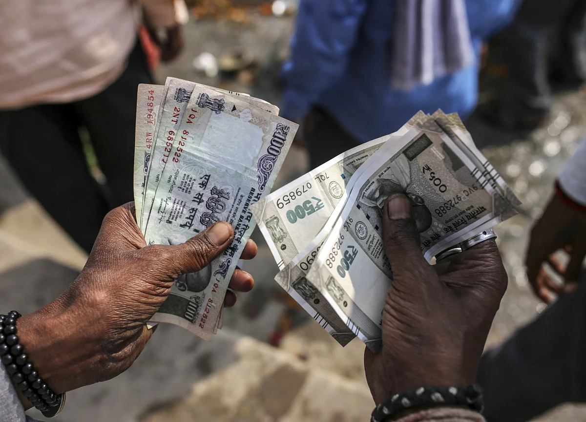 India Eases Up on Currency Intervention, Protecting Reserves