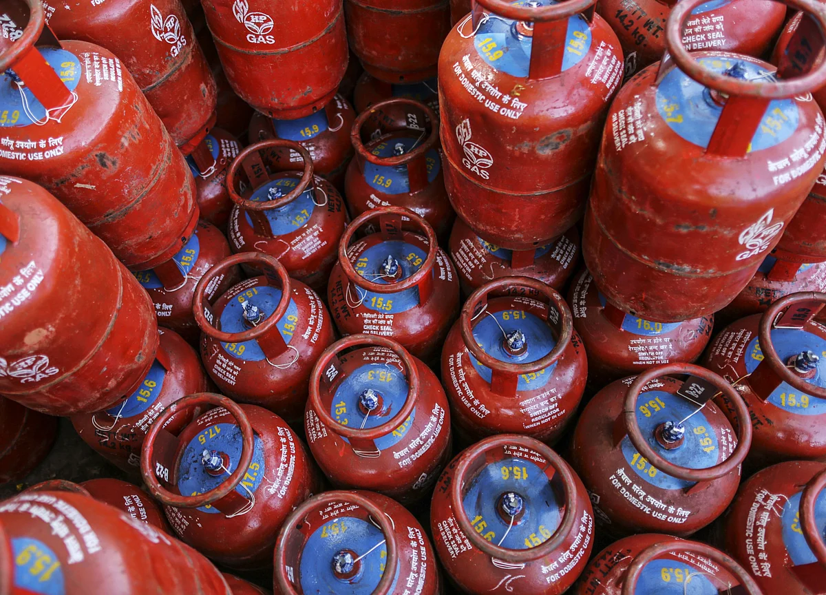 Non-Subsidised Cooking Gas Price Cut By Rs 61.50 Per Cylinder