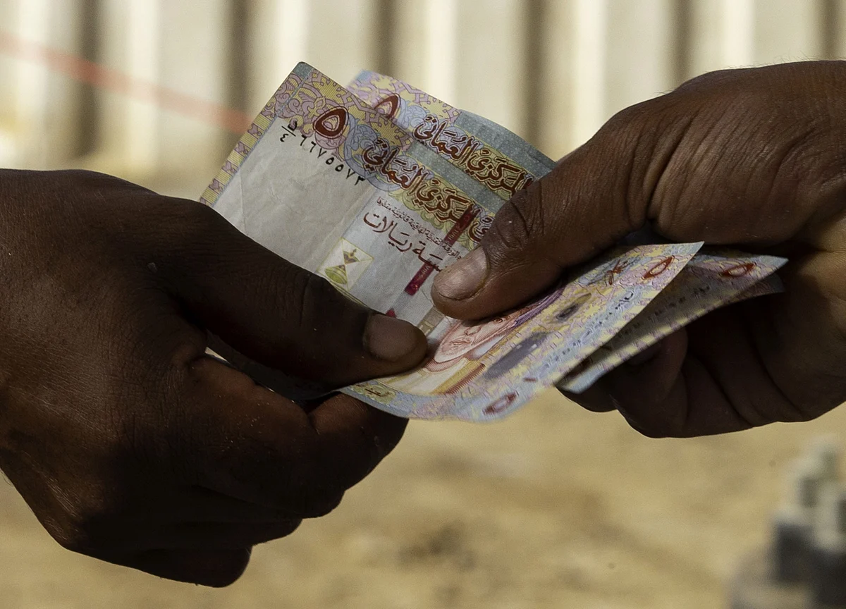 Market Devouring Record Gulf Bonds Won’t Touch Oman, Bahrain