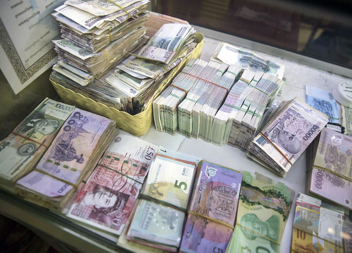 Emerging Market Central Banks Start Buying Bonds in Risky Shift