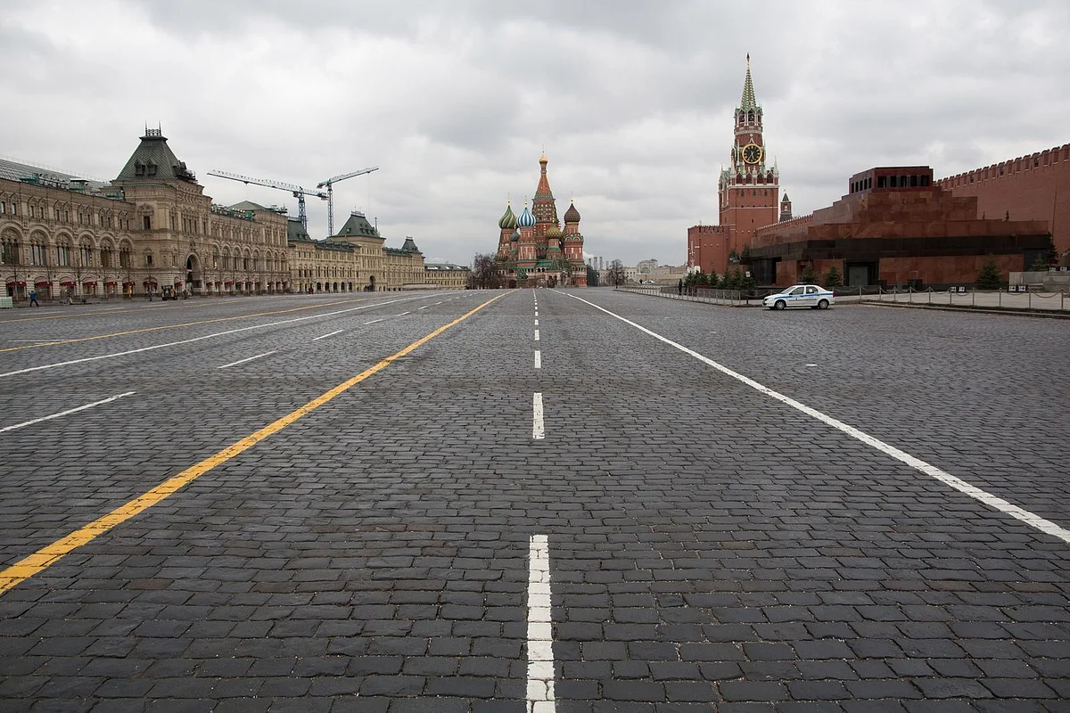 Police patrol a deserted Red Square on April 2. (Photographer: Andrey Rudakov/Bloomberg) 