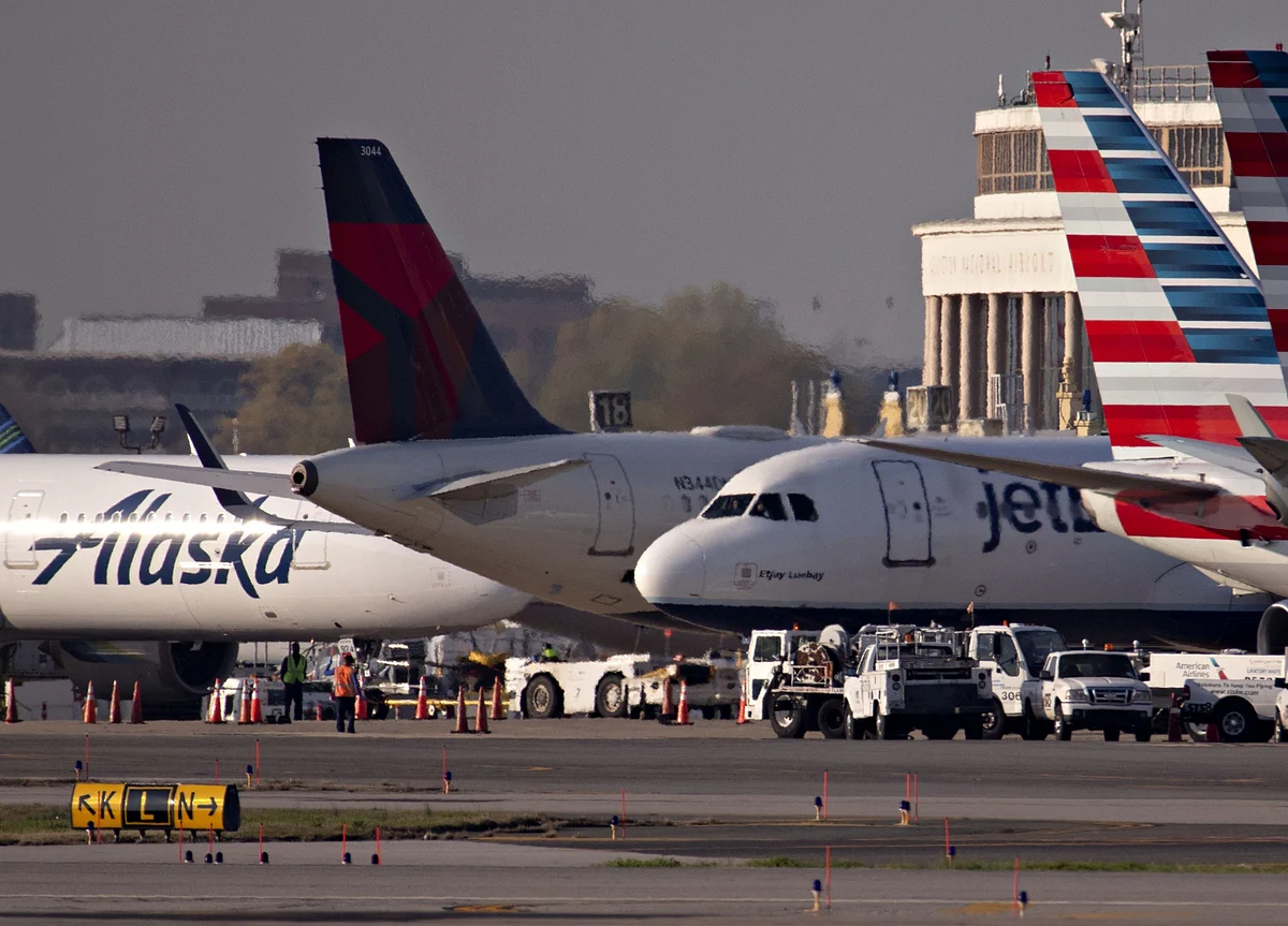 Airlines Squeezed by Delays in $29 Billion U.S. Rescue Funds