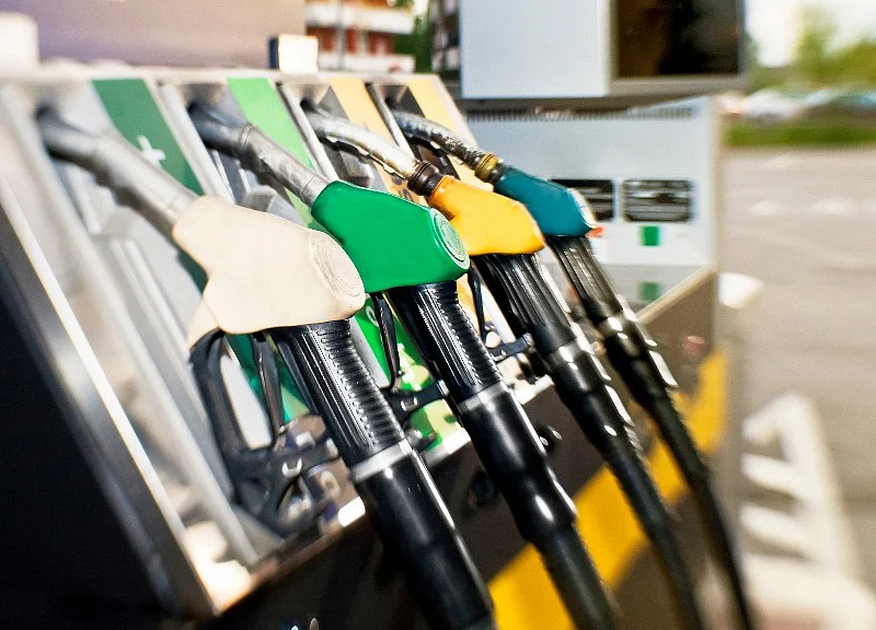 Oil Rises As Tightening U.S. Supply Offsets Iran Risk