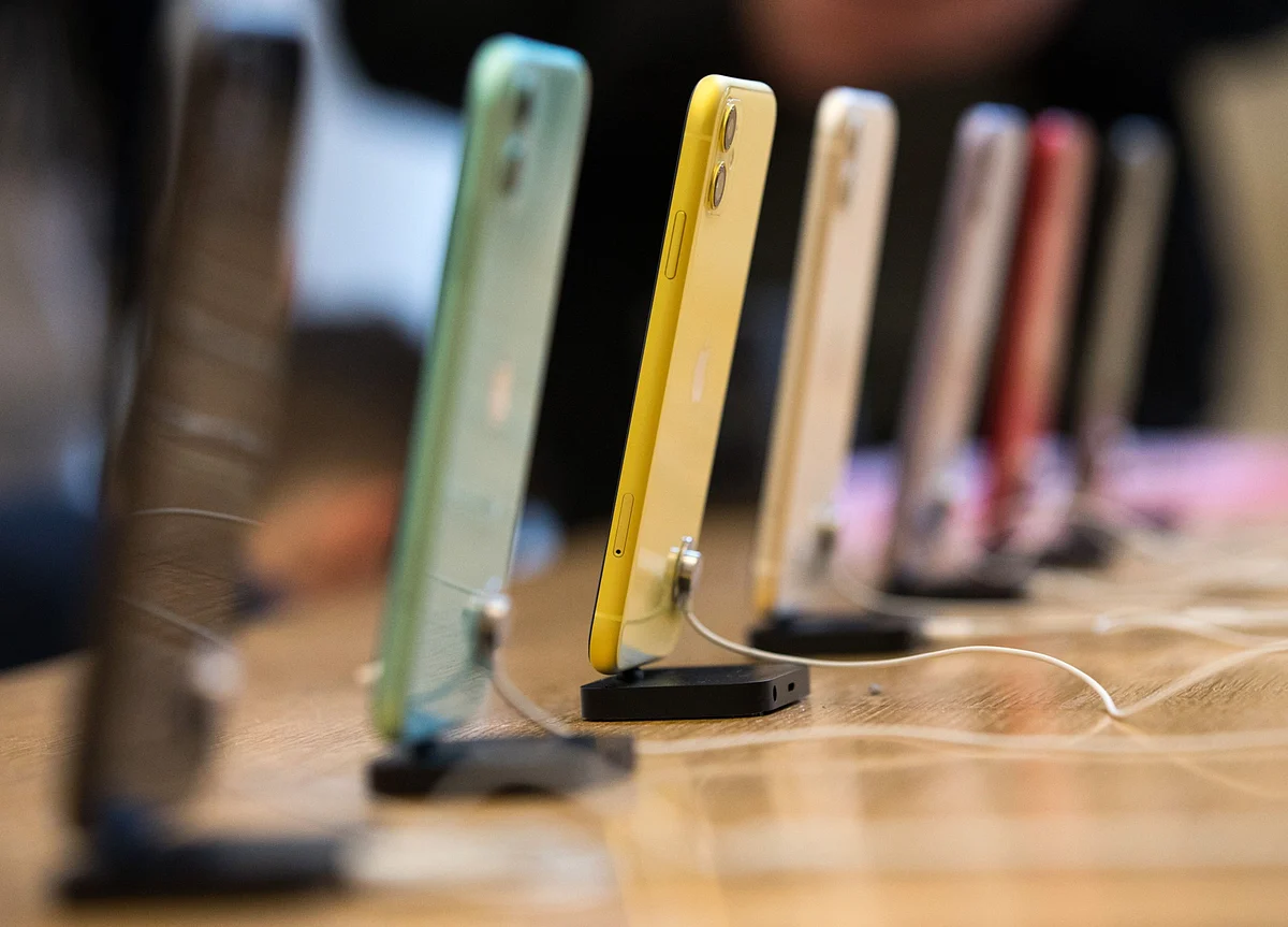 Apple's New IPhones Face a Double Whammy of Trouble