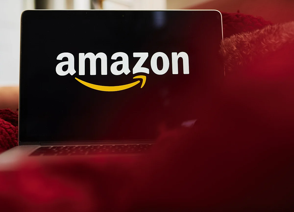 Apple Hits Record After December Surge Sends It Past Amazon