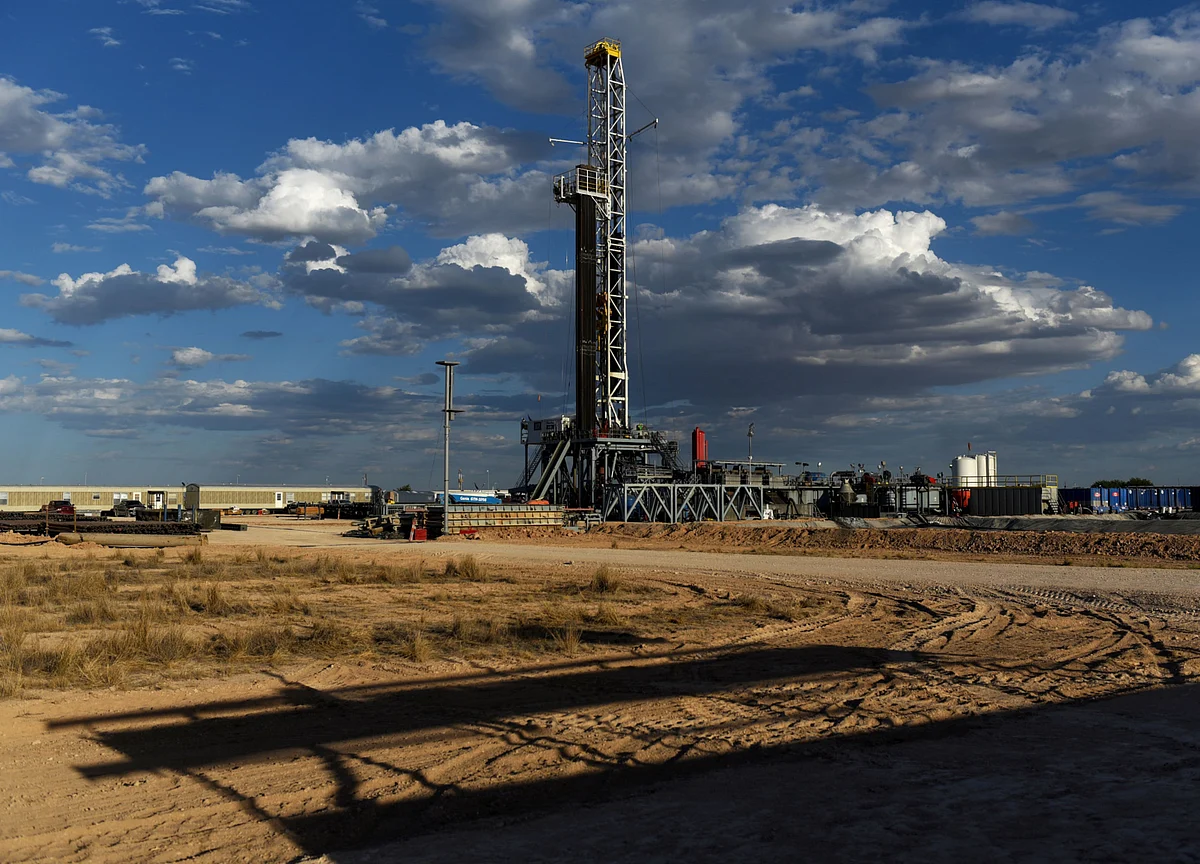 Oil Jumps in Early Asia Trading After Two Days of Huge Selloffs