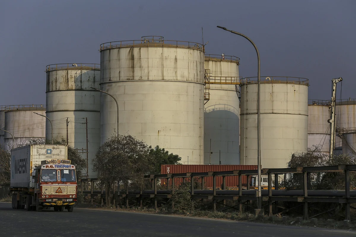 India’s Oil Tanks Are 95% Full as Refiners Hastily Dump Fuel