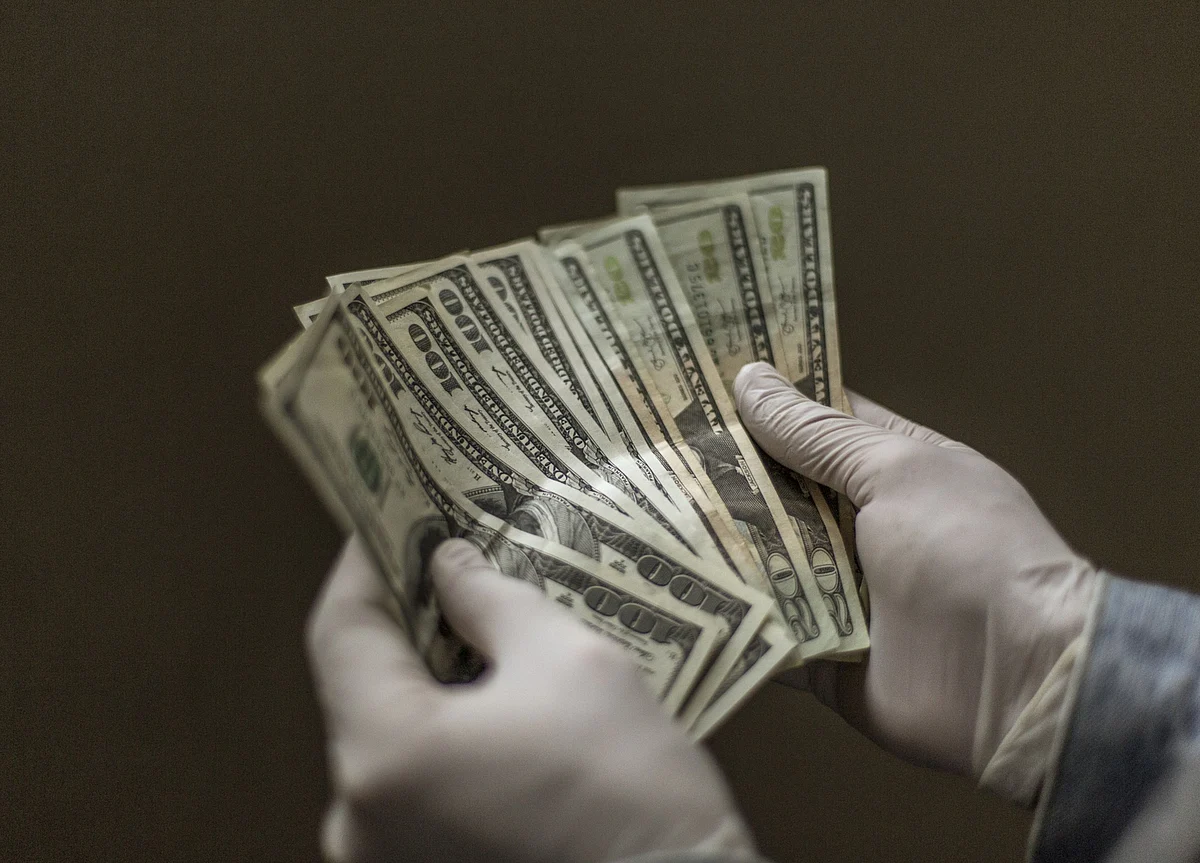 U.S. Personal Spending Plummeted by a Record 7.5% in March