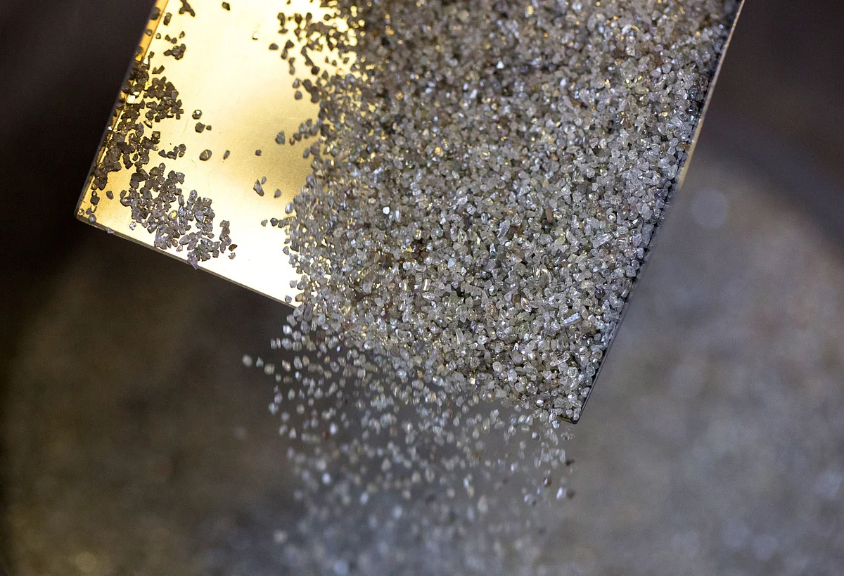 De Beers Slashes Diamond Production Forecasts