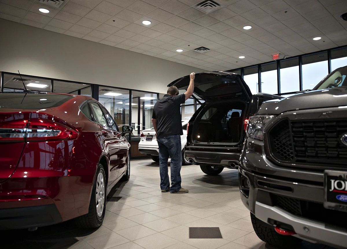 Ford Rout Worsens on Forecast for $5 Billion Quarterly Loss