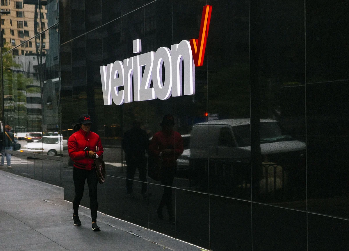 Verizon Buying TracFone Wireless for Up to $6.9 Billion
